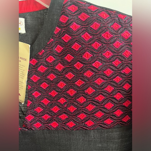 NWT Fabindia Elegant Kurta Black & Red 100% Silk Embroidered Appliqué Nehru Med - Picture 3 of 9